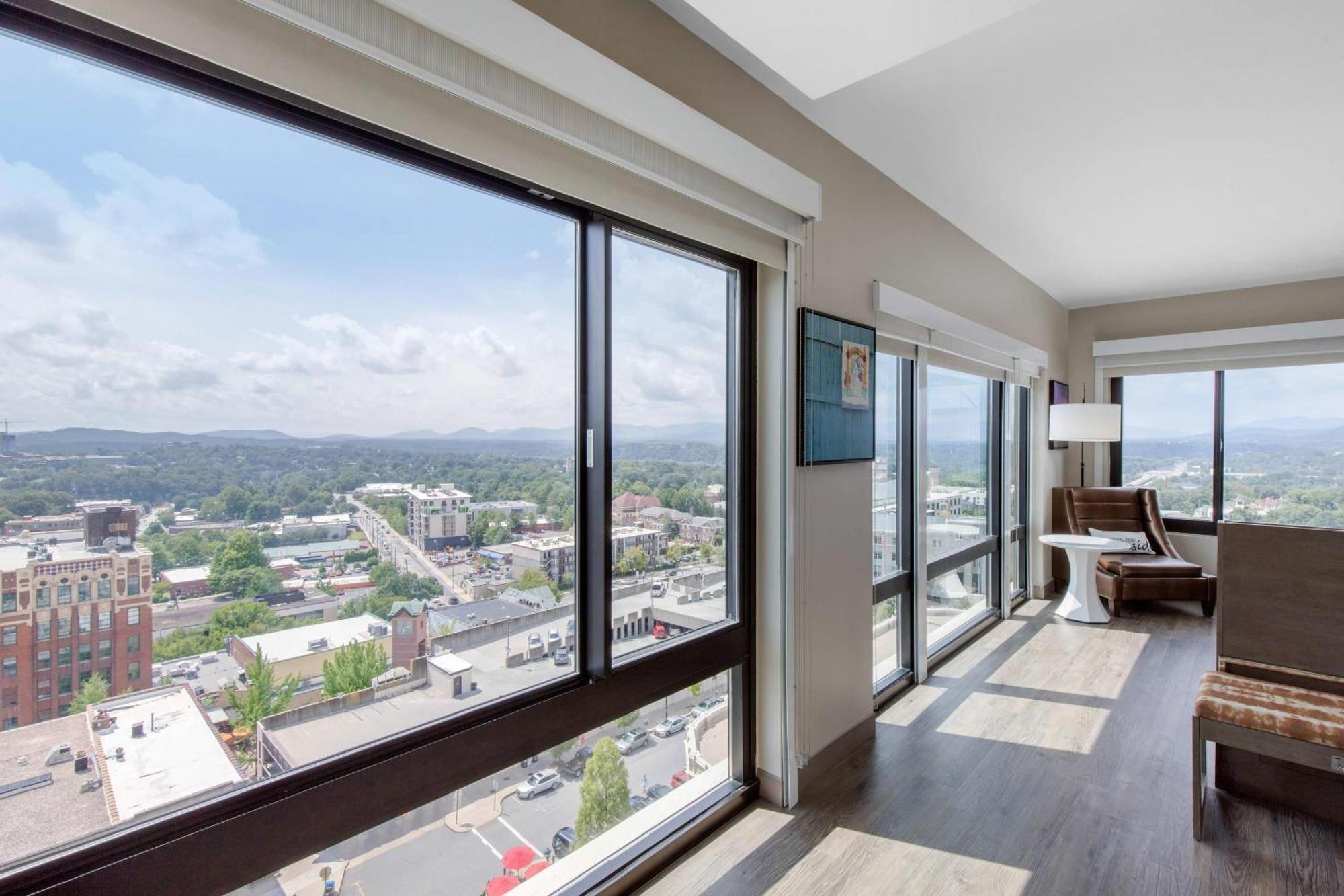 Cambria Downtown Hotel 4*