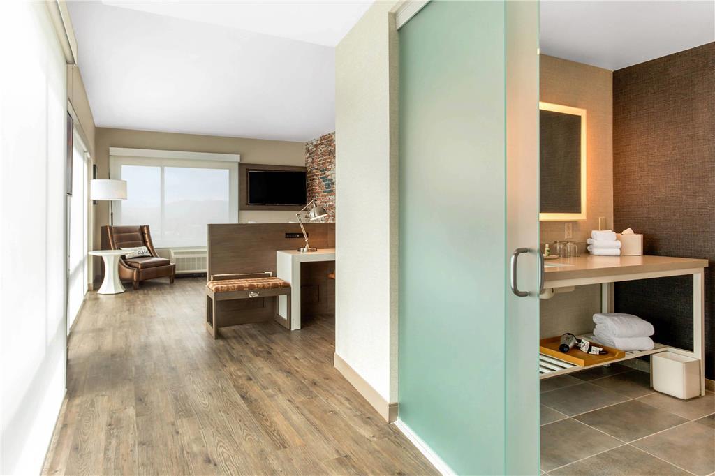 Hotel Cambria Downtown